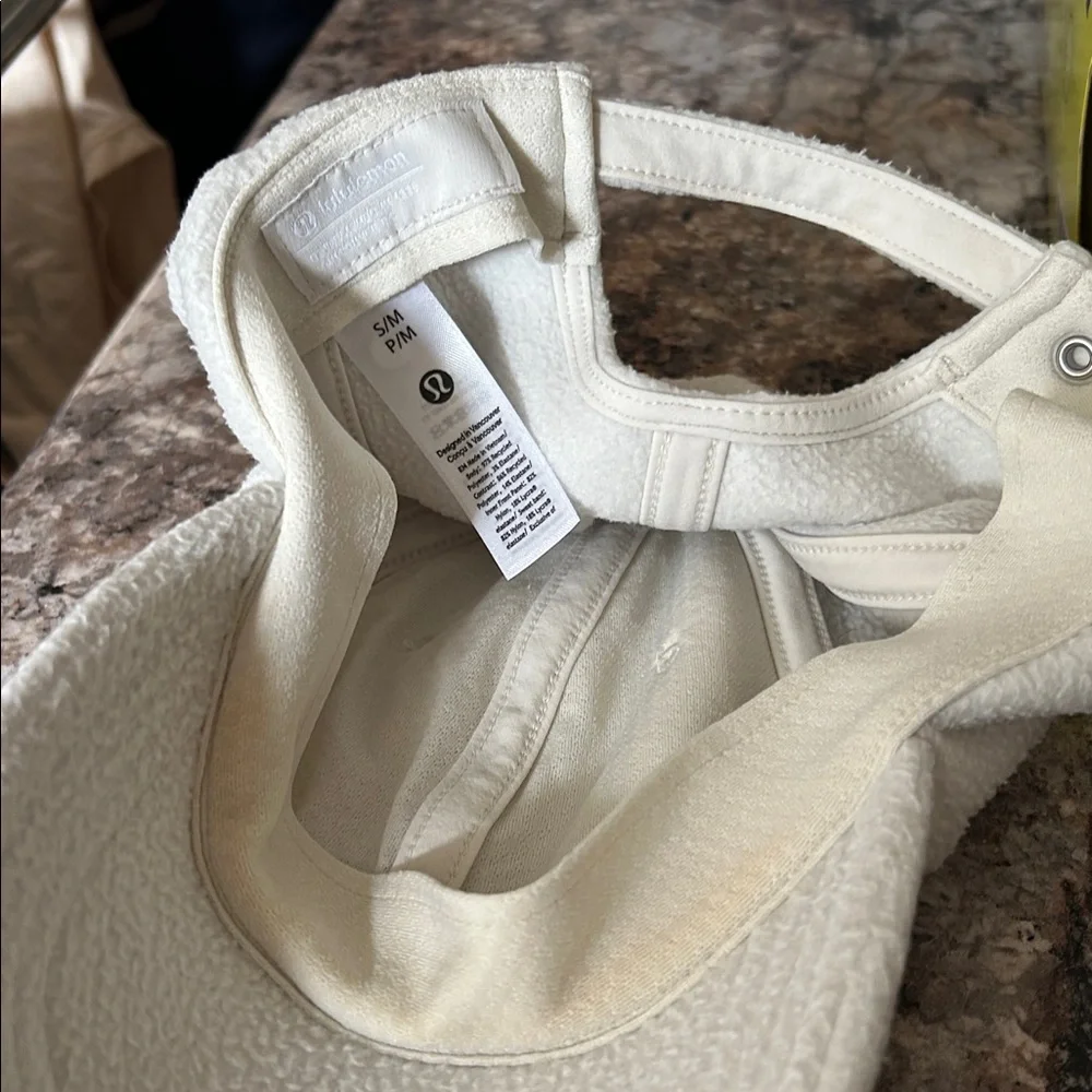 Ivory Lululemon fleece cap size S/M - Picture 2 of 3